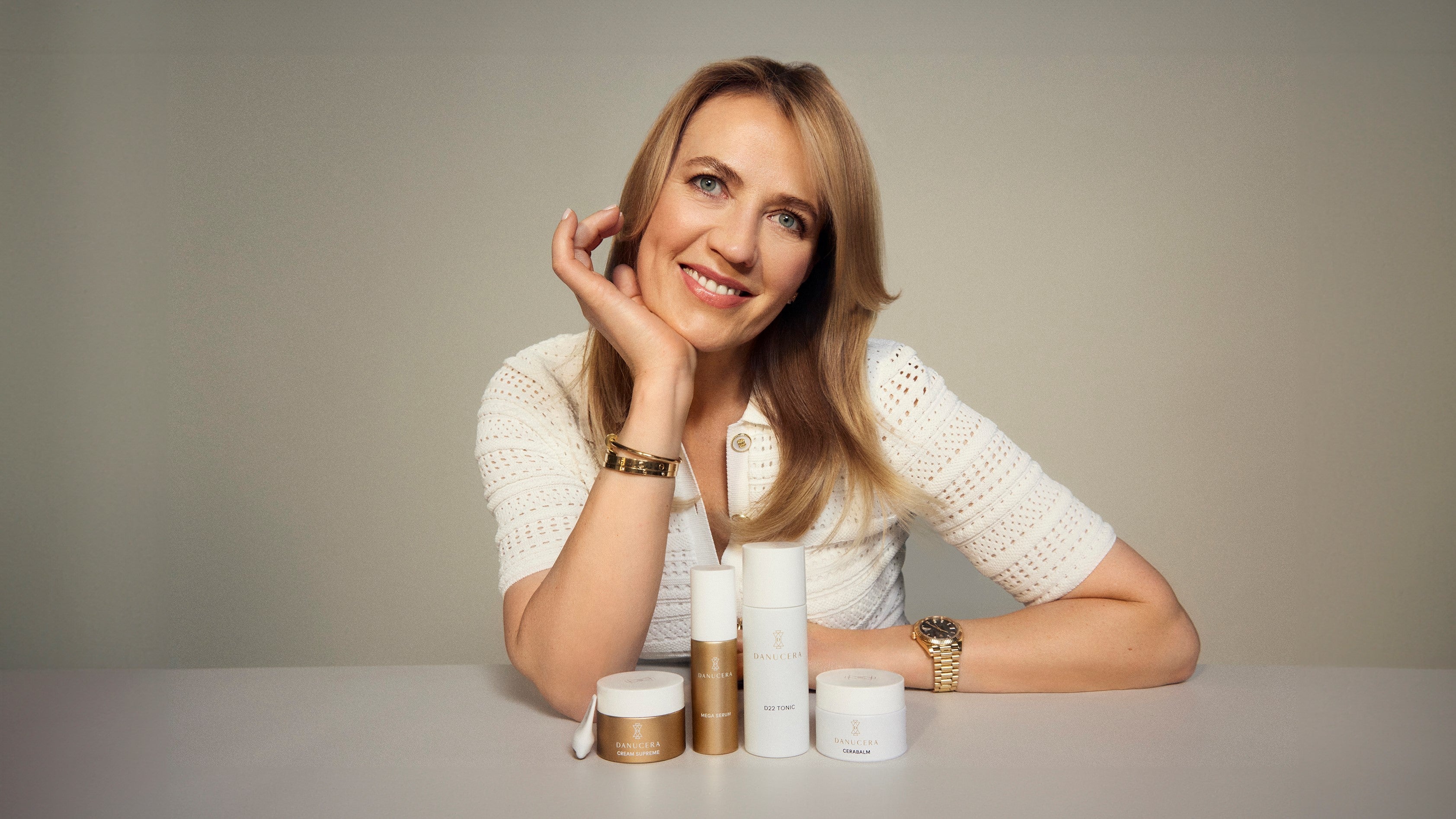 Kurze łapki: jak zadbać o skórę wokół oczu?