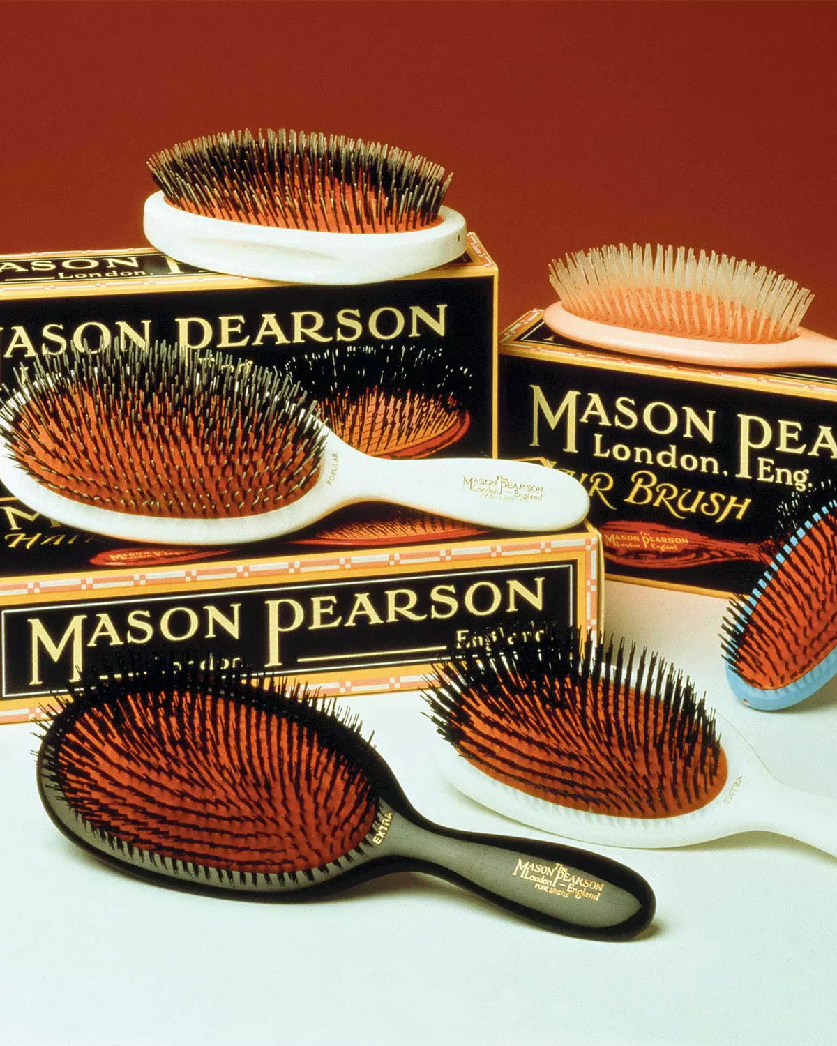 Medium Universal Nylon Hairbrush Dark Ruby NU2